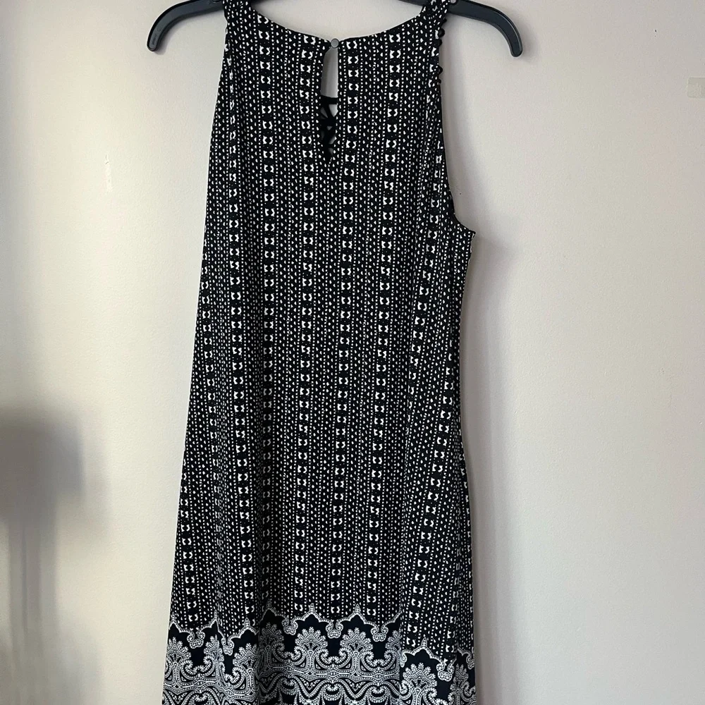 Beautiful dress - Picture 3 of 4